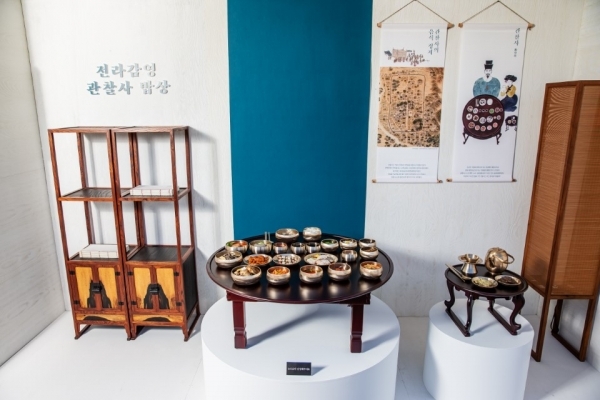 전라감영 관찰사 밥상. 사진은 2019 전주비빔밥축제 기간에 전시된 밥상이다.