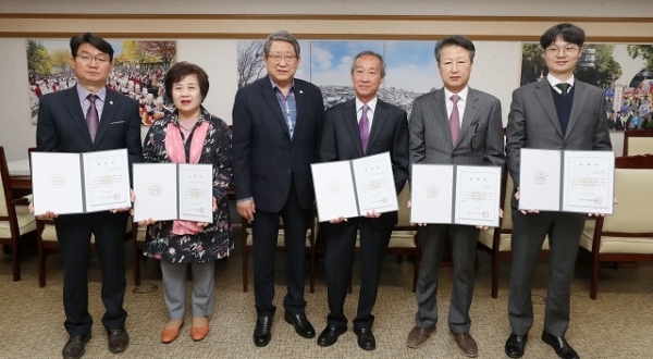 지난 10일 전주시의회가 2019회계연도 결산검사 대표 위원 강승원 의원 등 5명을 검사위원으로 임명했다.