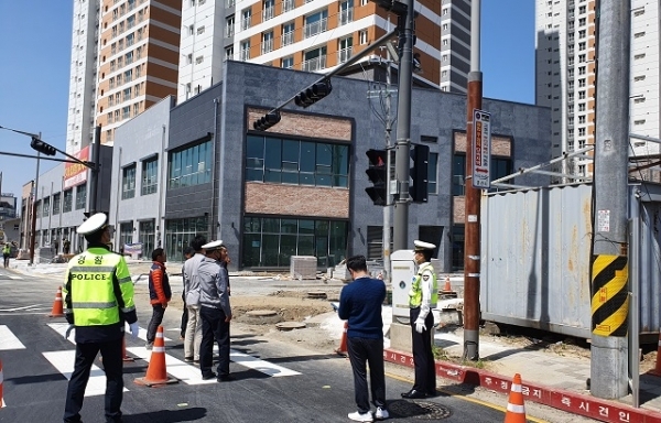 전북지방경찰청이 노후·훼손된 교통안전시설과 법령에 맞지 않게 설치된 시설물 일제정비에 나섰다.