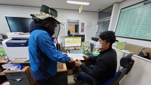 임실군이 농기계 임대료를 카드로 결재할 수 있도록 카드로택스 시스템을 운영한다.