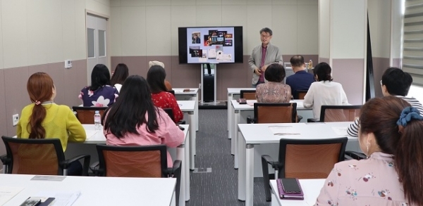 남원시가 화장품 산업의 경쟁력을 확보하기 위해 전문인력 양성과 창업 지원에 집중하기로 했다.