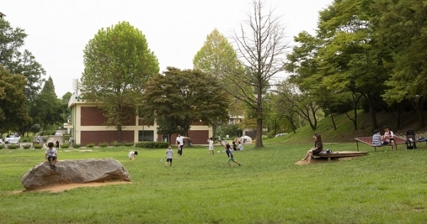 도심 속 비밀의 숲을 간직한 ‘수원 경기상상캠퍼스’. 사진제공=경기관광공사