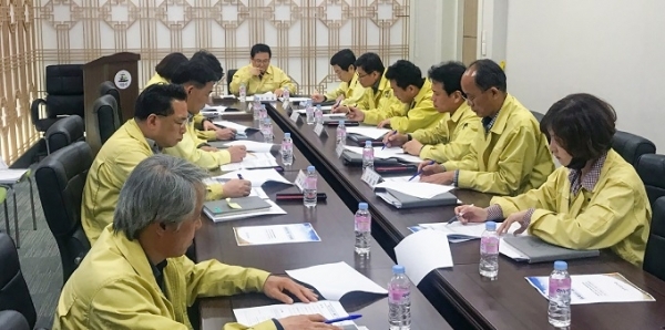 지난 16일 정헌율 익산시장 주재로 왕궁 축산단지 해결 T/F팀 구성에 따른 첫 회의가 개최됐다.