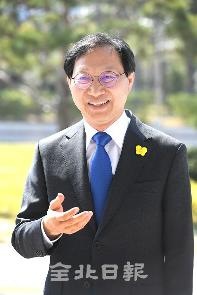 제21대 국회의원선거에서 전주병 선거구 김성주 당선인이 당선소감을 말하고 있다. 오세림 기자