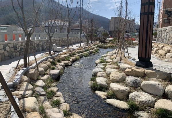 낙동강 옛 물길 복원사업으로 조성된 산책길