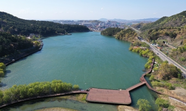 전주 아중호수 전경.