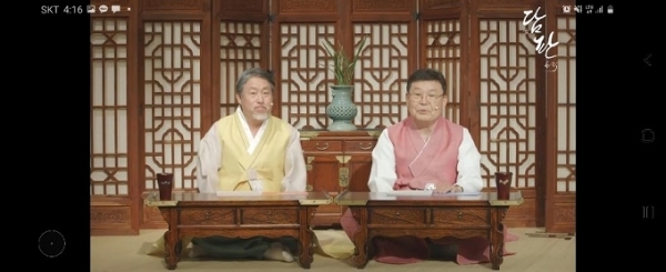 국립민속국악원이 유튜브를 통해 송출한 ‘이야기가 있는 판소리 담판’. 심청가 곡 해석과 이야기 흐름을 설명하는 장면 캡쳐.