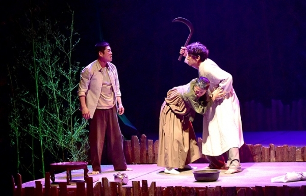 지난해 열린 제35회 전북연극제 최우수작품상 창작극회 아부조부 공연 사진.