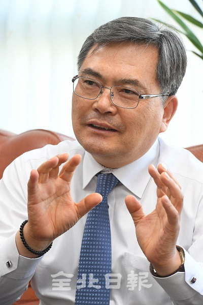 계성건설 박종완 대표가 건실한 건설회사로 성장해 나가겠다는 포부를 밝히고 있다. 오세림 기자