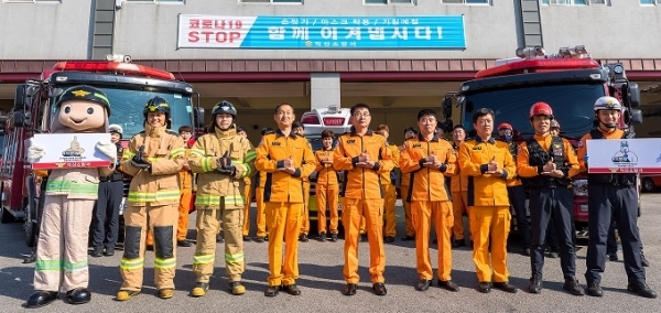 익산 소방관들이 코로나19 의료진을 응원하는 릴레이 캠페인 ‘덕분에 챌린지’에 동참했다.