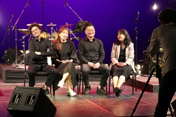 이그르산 재즈 트리오와 송은채 인터뷰 모습.