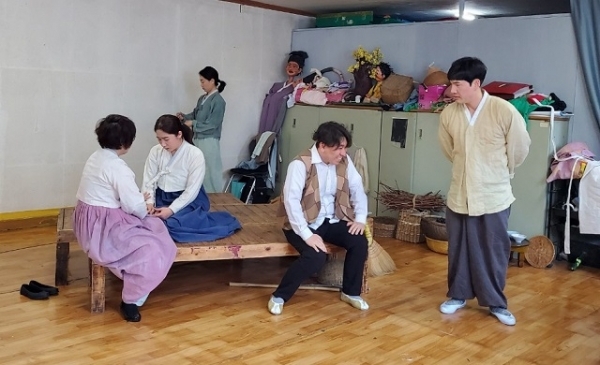 까치동 '조선의여자' 연습 장면.