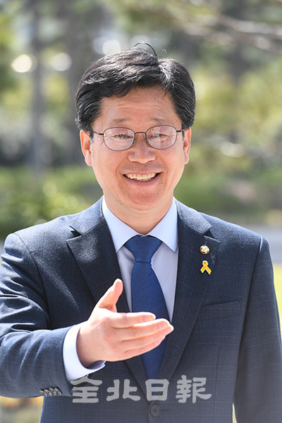 제21대 국회의원 선거에서 완주진안무주장수 선거구 안호영 당선인이 당선소감을 말하고 있다. 오세림 기자