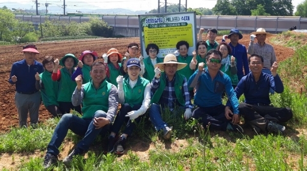 지난 6일 정읍시새마을회가 국토 청결운동 및 생명살림 운동을 전개했다.