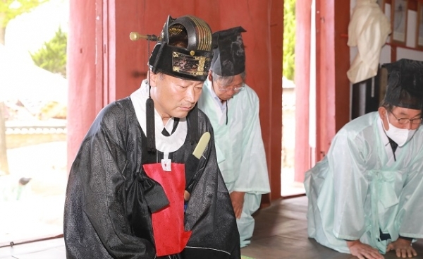 7일 진안향교가 전춘성 군수의 취임 고유례 의식을 향교 내 대성전에서 가졌다.