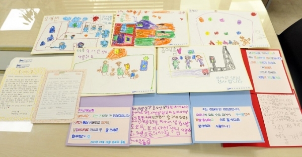 전주삼성어린이집 어린이들이 코로나19 극복을 위해 헌신하는 전북대병원 의료진들을 응원하는 메시지가 담긴 편지.