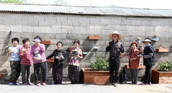 지난 11일부터 정읍시 공동체활성화센터가 입암면 신등마을과 월천마을, 감곡면 순촌마을을 시작으로 생생마을 만들기 사업을 시작했다.