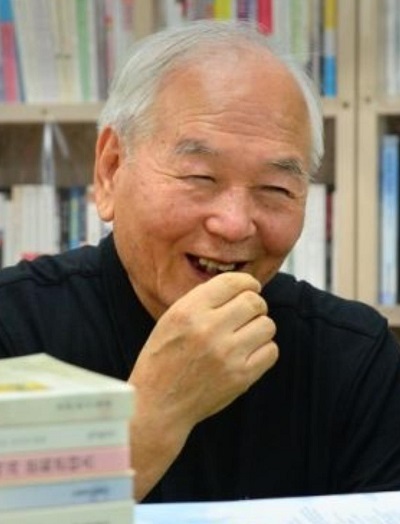 시인이자 수필가인 신아출판사 서정환 대표