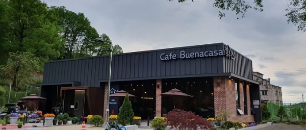 부에나까사 전경.