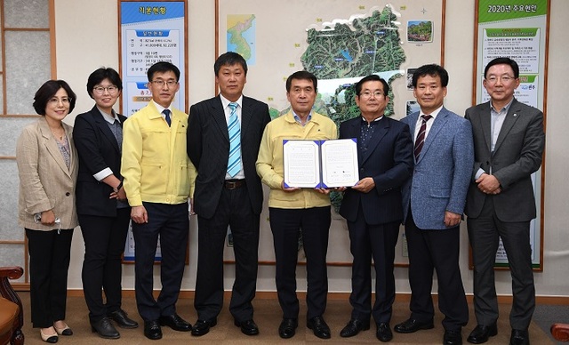 20일 완주군이 제13호 완주생강 전통농업시스템의 보전 및 관리를 위해 주민협의체인 (사)완주생강 전통농업시스템보존위원회와 자율관리협약을 맺었다.