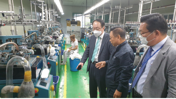 지난 20일 전북도 우범기 정무부지사가 ‘에코융합섬유연구원’을 방문해 도내 섬유산업 현황과 발전 방안을 논의했다.