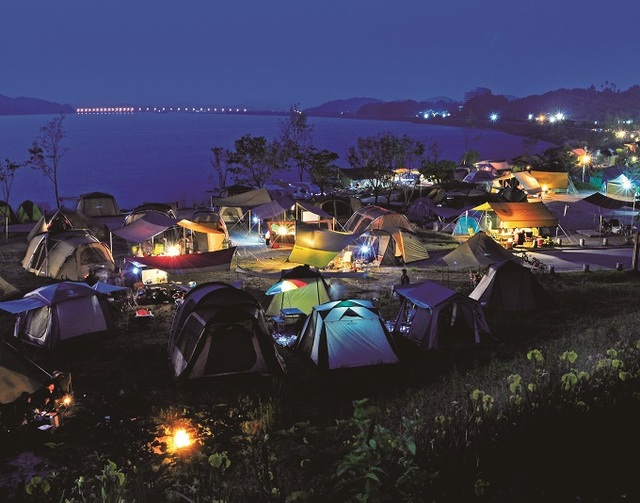 웅포캠핑장 야경.