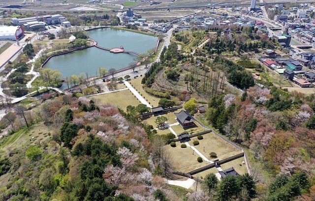 논개사당과 의암호 일원.