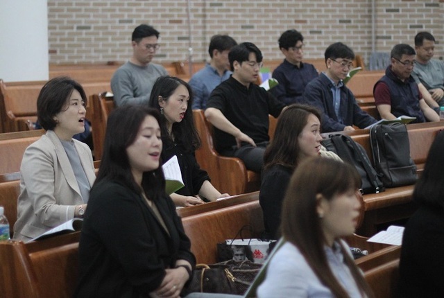 전주시립합창단이 ‘코로나19 극복 프로젝트’ 두 번째 곡 ‘봄길’을 발표했다.