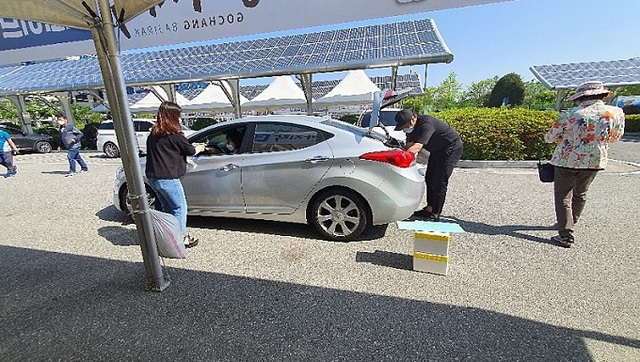 지난 23일 전북도청 주차장에서 진행된 ‘고창 바지락 드라이브스루 판촉행사’