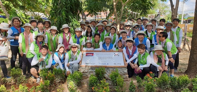 국민연금공단이 매년 도움이 필요한 국가에 해외 봉사단을 파견해 현지에서 해외 사회공헌활동을 실천하고 있다.