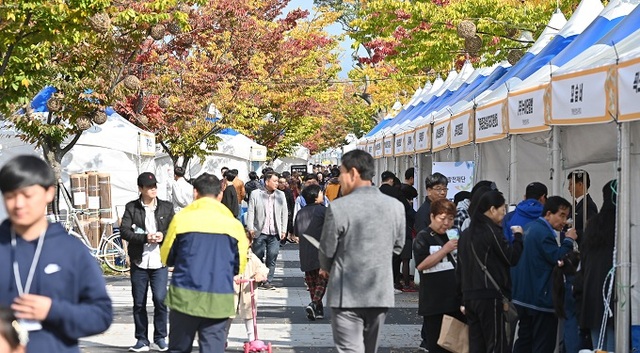 전주시 중소기업 제품 박람회 모습.