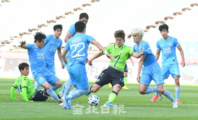 지난 24일 전주월드컵경기장에서 열린 2020 하나원큐 K리그 전북현대와 대구FC 경기 모습. 전북일보 자료사진