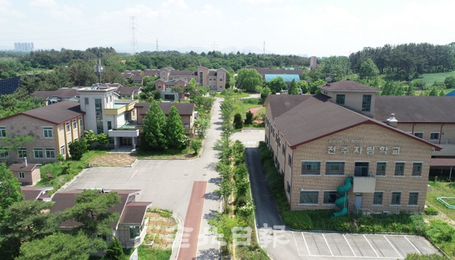 28일 '전주판 도가니'로 인해 폐쇄된 전주 자림원이 새로운 공간으로 재탄생되지 못하고 5년째 방치되고 있다. 조현욱 기자