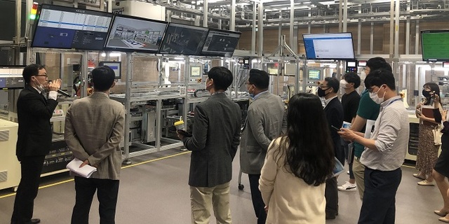 28일 전북지방중소벤처기업청이 전주스마트공장배움터에서 도내 14개 시·군 담당 공무원을 대상으로 스마트 제조혁신 설명회를 실시했다.