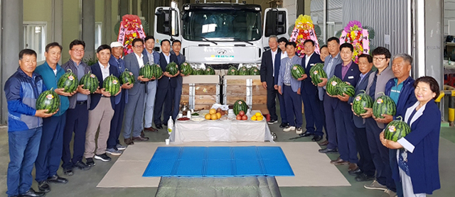 지난달 29일 고창 대성농협 농산물산지유통센터(APC)에서 명품수박 출하 대박 및 무사고 기원제가 열렸다.