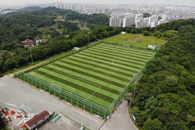 군봉축구장 전경.