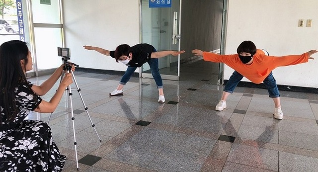 홈트레이닝 영상 촬영 모습.