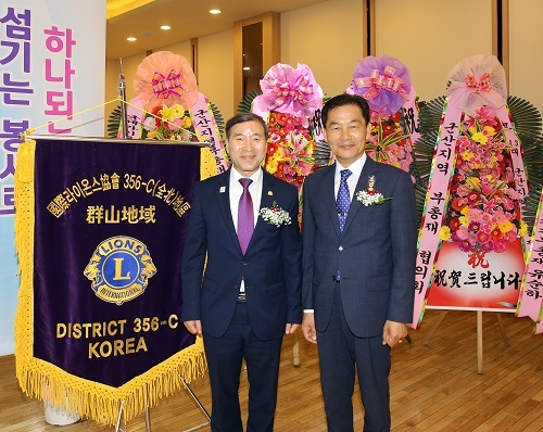 박병익 차기총재와 윤상화 군산지역 부총재.