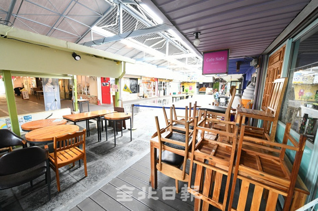 전통시장에 활기를 불어넣고 청년들의 일자리 창출을 위해 전국에서 처음으로 문을 연 전주남부시장 청년몰에 주말을 맞은 14일 찾는 사람없이 썰렁하게 비어있다. 오세림 기자