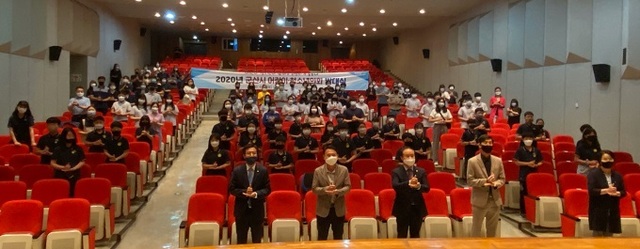 지난 13일 군산시청 대강당에서 열린 ‘군산시 어린이·청소년 의회 발대식’ 모습.