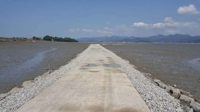 고창군 부안면 상포마을 바닷길 진출입로.