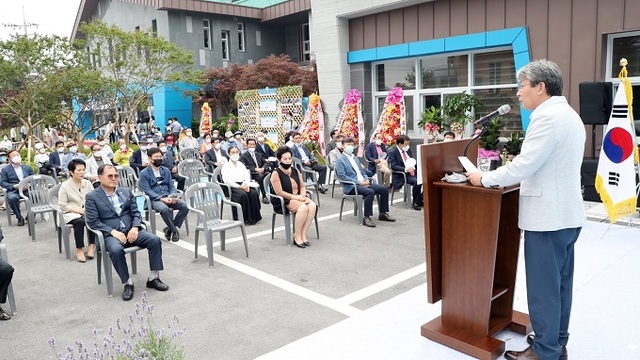 지난 12일 정읍시 금붕동 노인복지회관 옆에 들어선 치매안심센터 개소식.