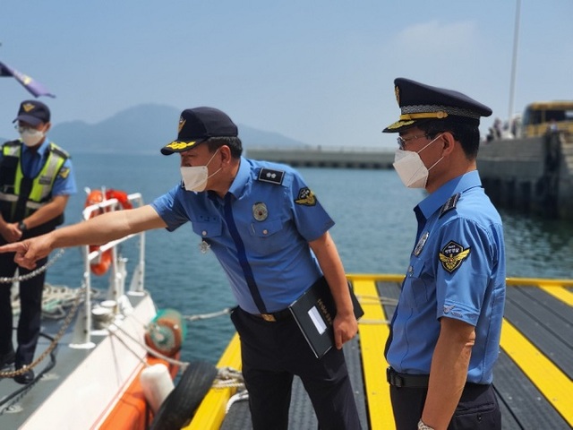 16일부터 군산해경이 수상레저기구와 소형선박에 대해 해상검문을 강화하고 장기간 계류된 선박들에 대해서도 일제 점검을 진행한다.