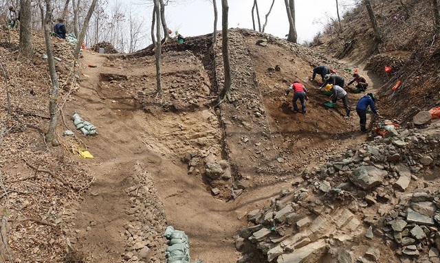 완주 웅치전적지 성황당 남서구역 조사 현장.