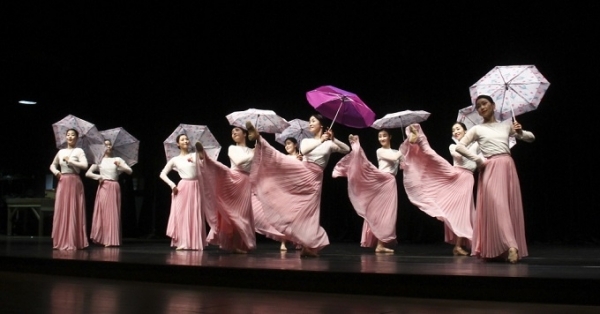 ‘천변연가’ 공연 모습.