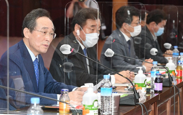 22일 전북도청에서 열린 더불어민주당 코로나19 국난극복위원회 호남권 간담회에서 송하진 도지사가 발언하고 있다. 오세림 기자