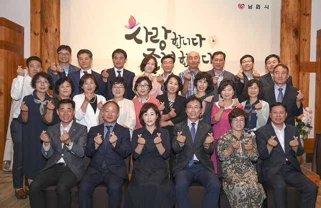 24일 남원예촌에서 남원시가 ‘2020년 상반기 이·퇴임 만찬’ 행사를 개최했다.