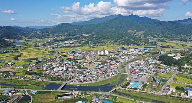 침령산성에서 바라 본 장계분지.