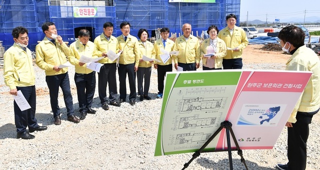 완주군의원들이 보훈회관 건립사업 현장을 방문했다.