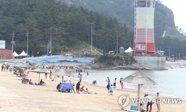 4일 군산 선유도해수욕장 개장  / 연합뉴스